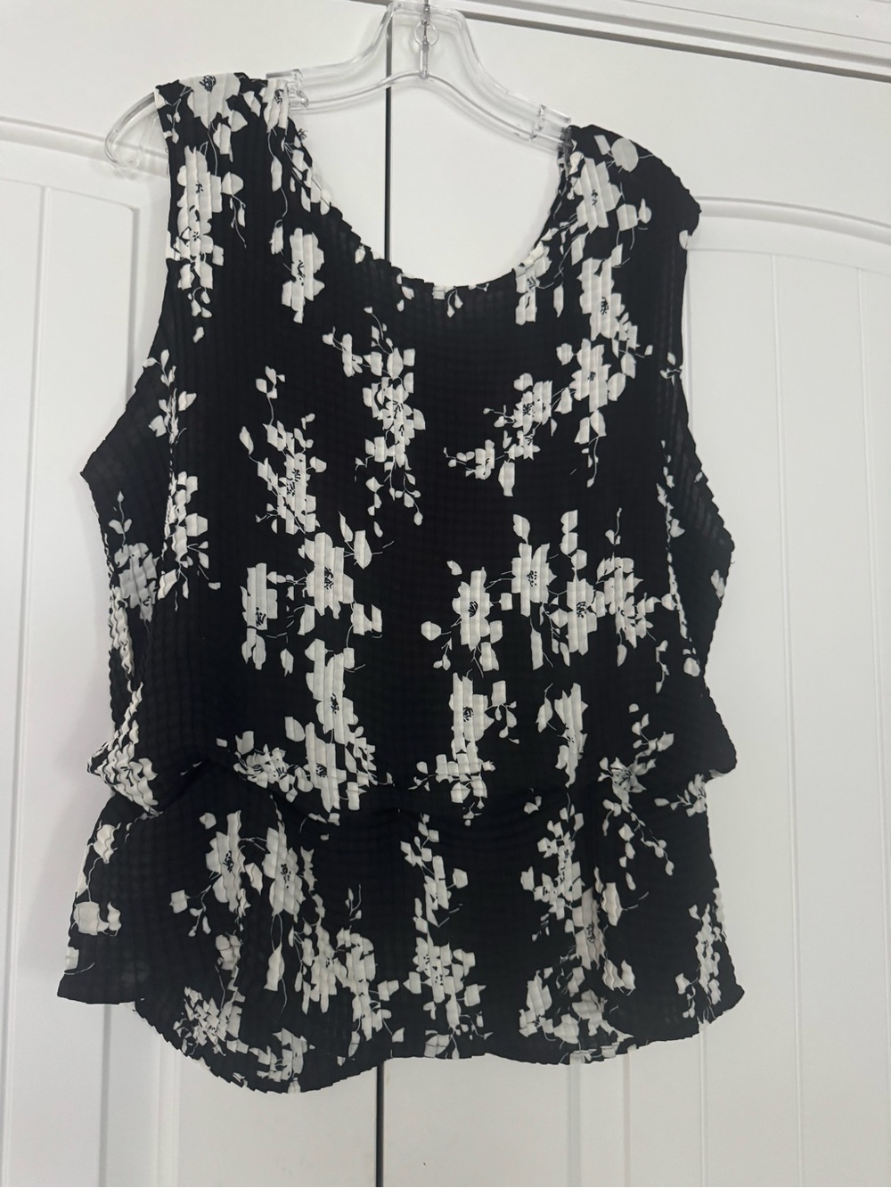 Liz Claiborne Two pieces Black and White Floral Sheer Blouse - Picture 3 of 7